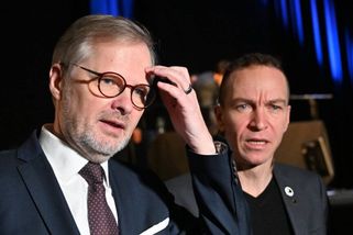 „Umím si to představit.“ Bartoš nevyloučil vládu P...